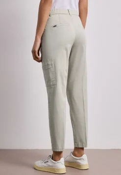 Slim Leg Chino mit Taschen im Cargo-Look