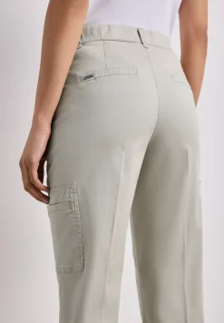 Slim Leg Chino mit Taschen im Cargo-Look