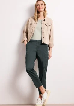 Slim Leg Chino mit Taschen im Cargo-Look