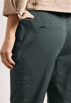 Slim Leg Chino mit Taschen im Cargo-Look