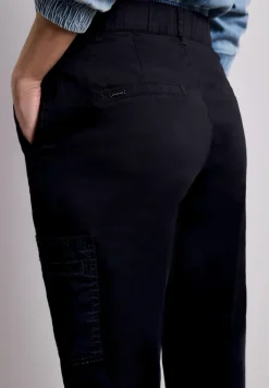 Slim Leg Chino mit Taschen im Cargo-Look