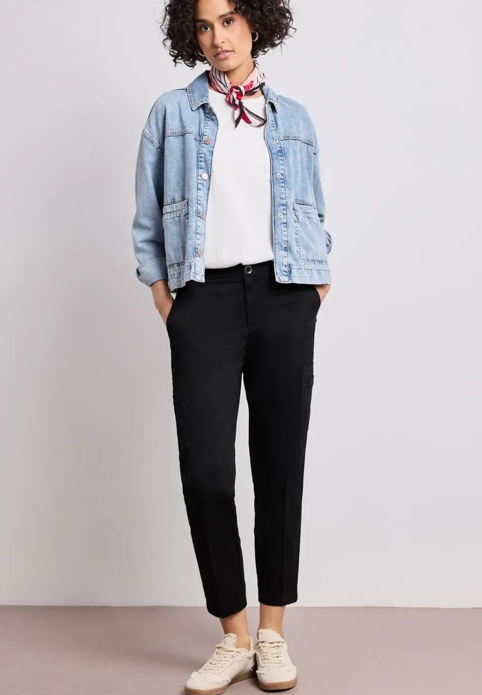 Slim Leg Chino mit Taschen im Cargo-Look