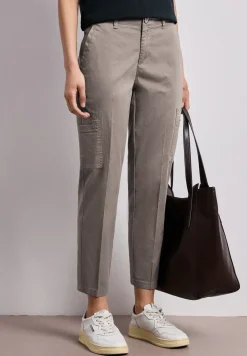 Slim Leg Chino mit Taschen im Cargo-Look
