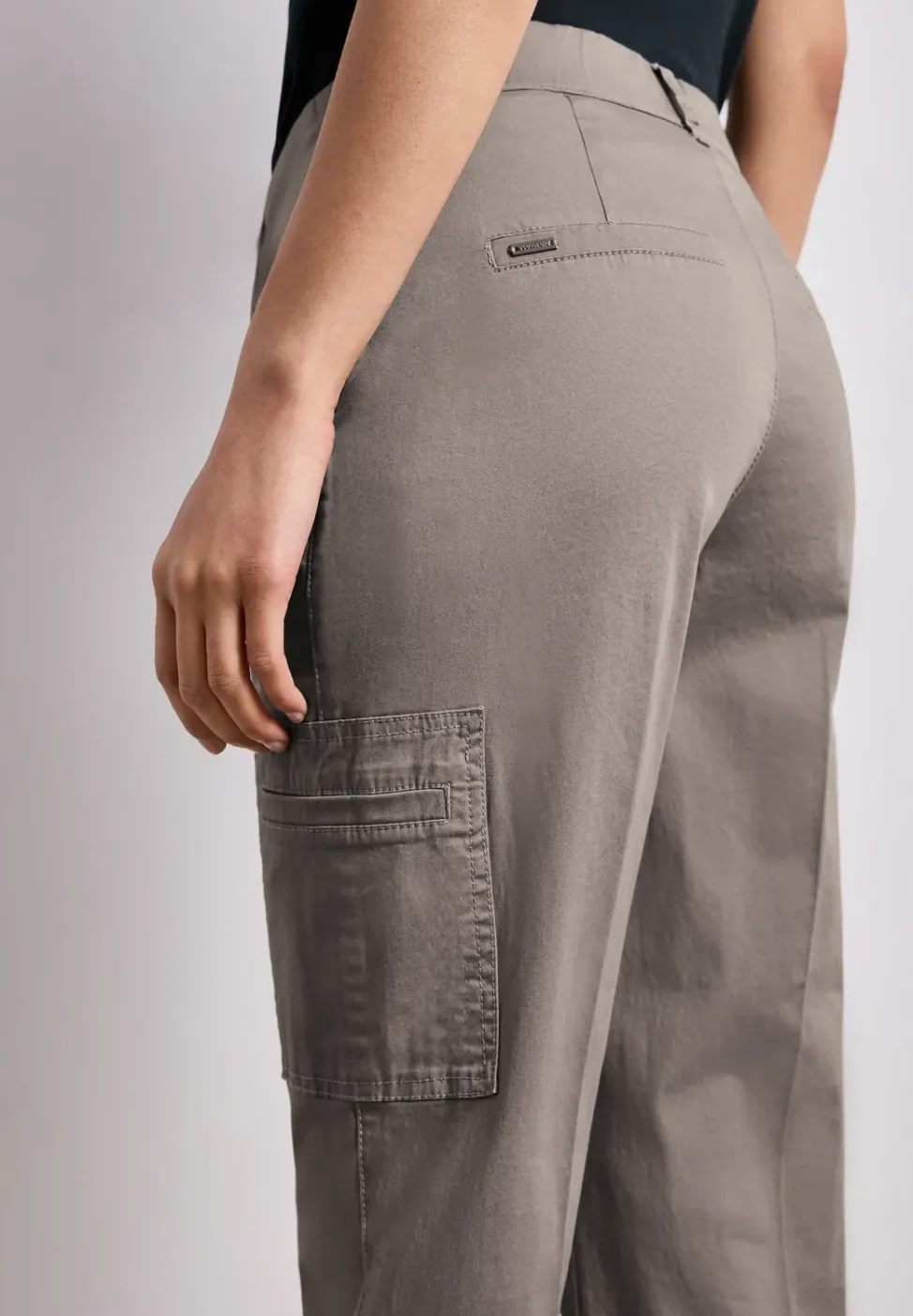 Slim Leg Chino mit Taschen im Cargo-Look