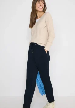 Slim Leg Hose