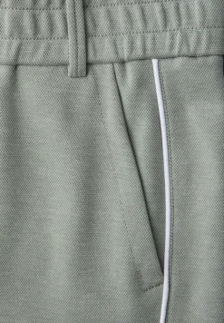 Slim Leg Hose