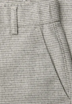 Slim Leg Hose