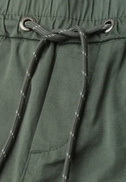 Slim Leg Hose in leichter Qualität