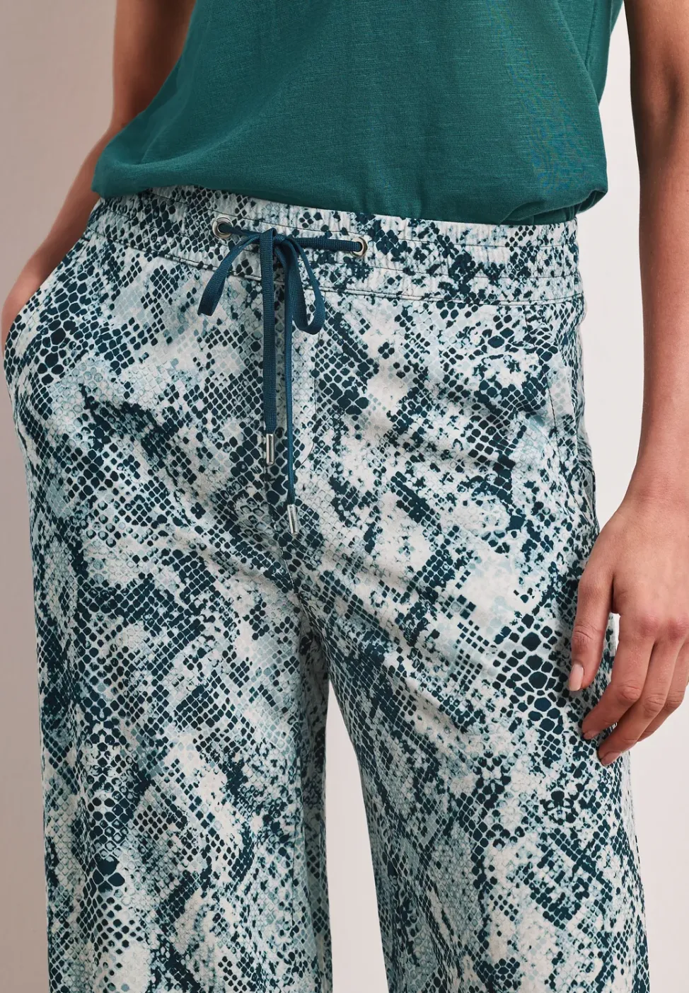 Snake Print Wide Leg Hose