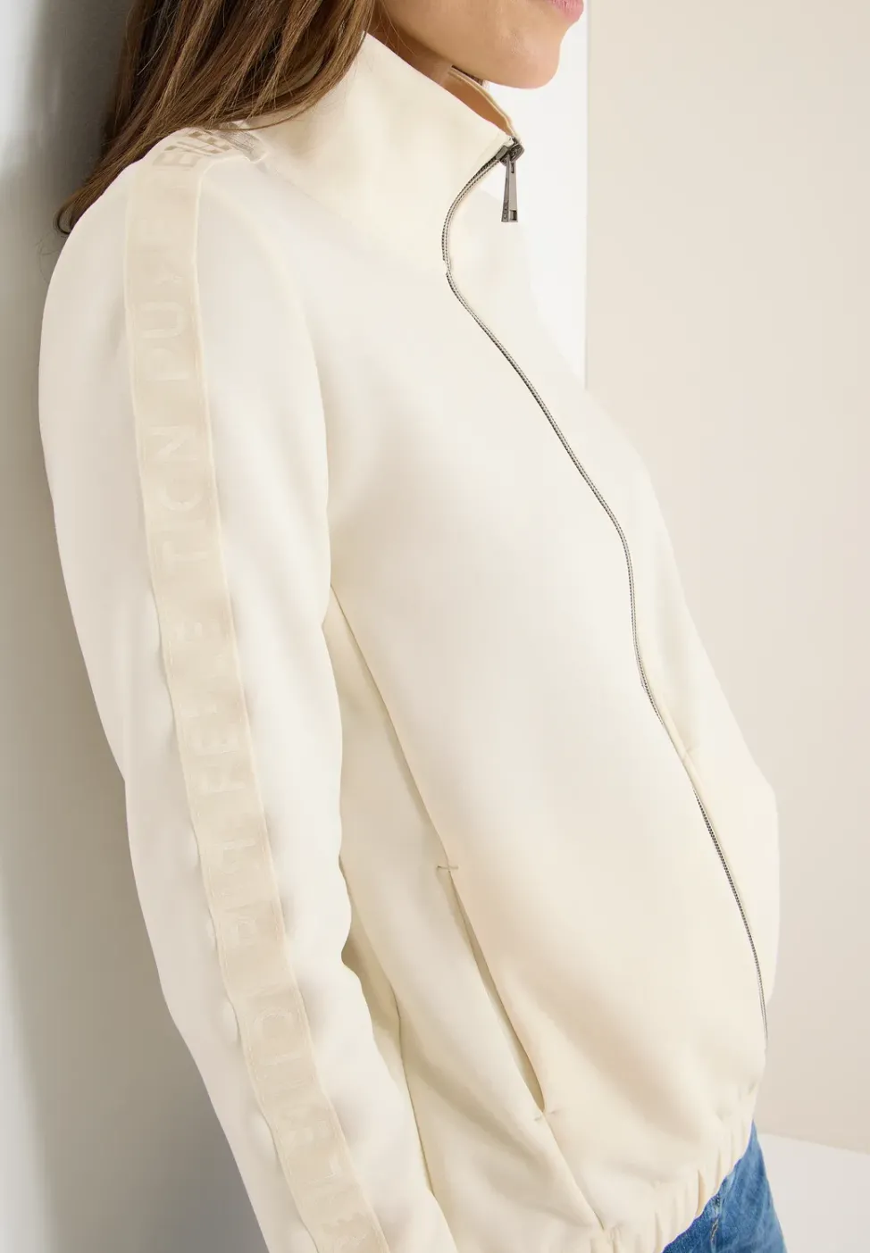 Softe Jacke mit Tapedetail