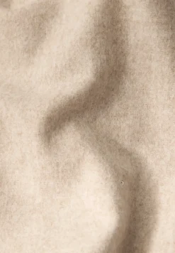 Softer Schal mit Dekosteinen