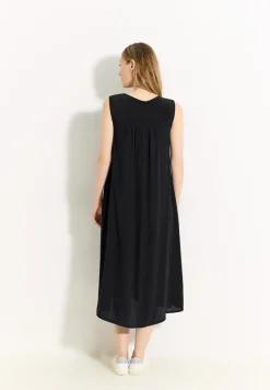 Sommer-Kleid mit Struktur