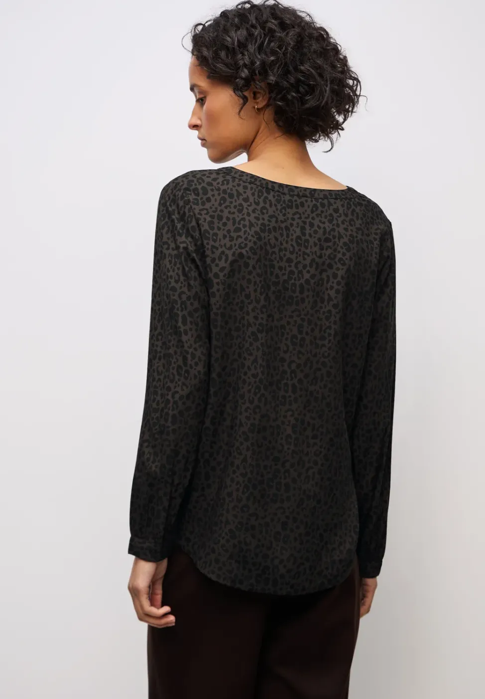 Split Neck Leo Bluse