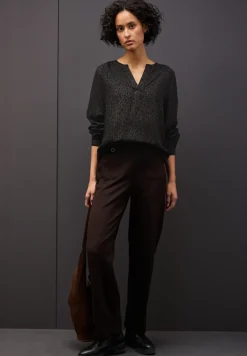 Split Neck Leo Bluse