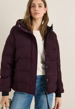 Sportive Jacke mit Kapuze