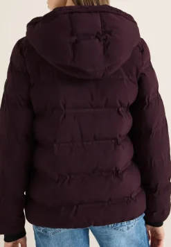 Sportive Jacke mit Kapuze
