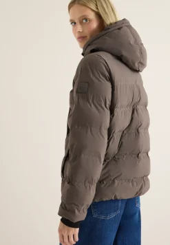 Sportive Jacke mit Kapuze