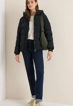 Sportive Jacke mit Kapuze