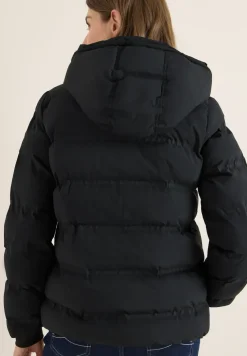 Sportive Jacke mit Kapuze