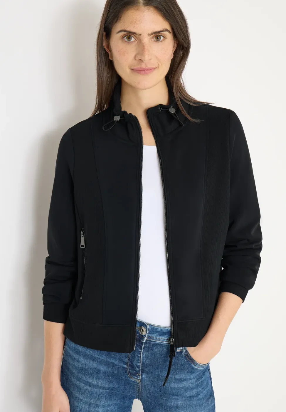 Sportive Sweatjacke