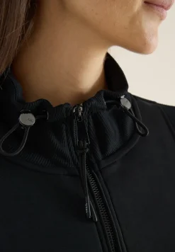 Sportive Sweatjacke