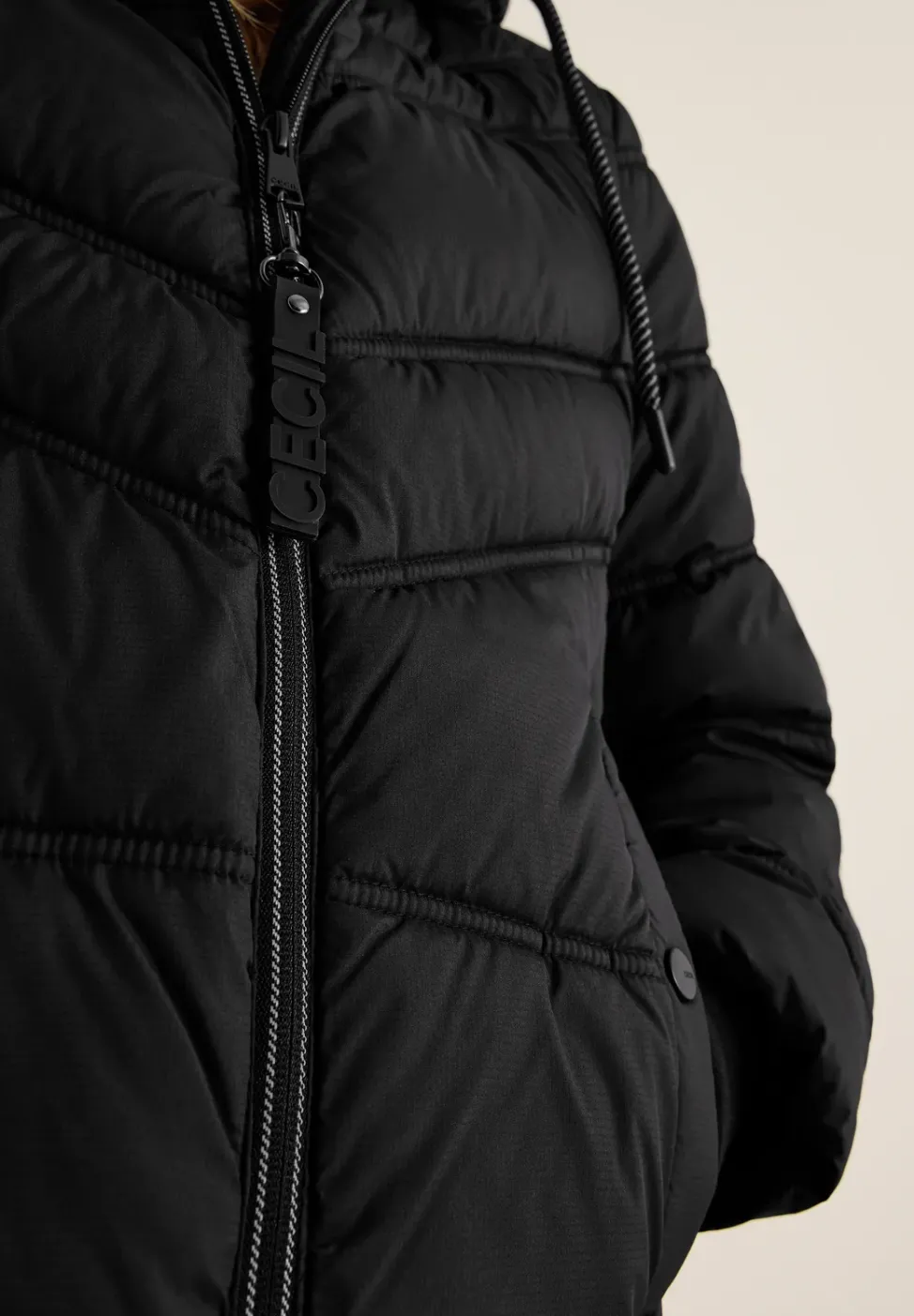 Steppjacke mit Kapuze