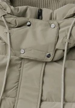 Steppjacke mit Strickdetails