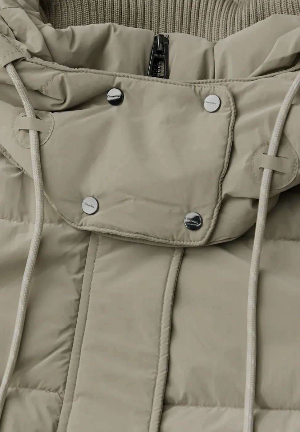 Steppjacke mit Strickdetails