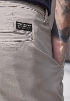 Straight Leg Chino in leichter Qualität