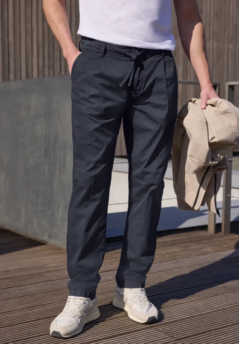 Straight Leg Chino in leichter Qualität