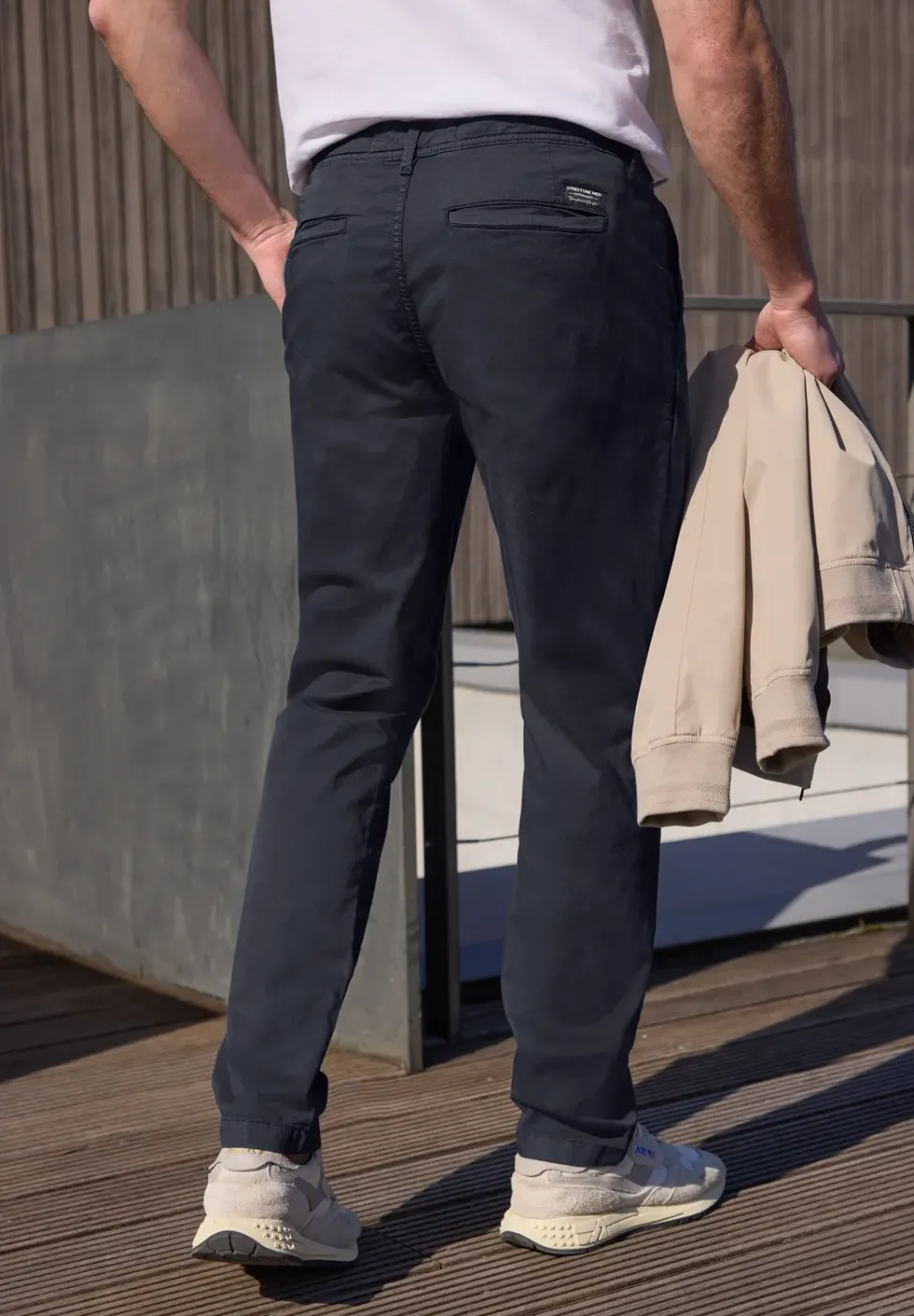 Straight Leg Chino in leichter Qualität