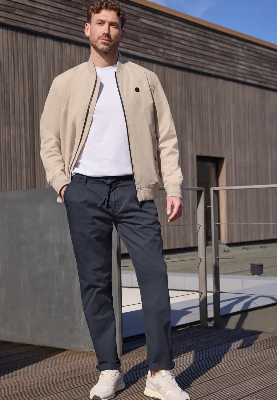 Straight Leg Chino in leichter Qualität