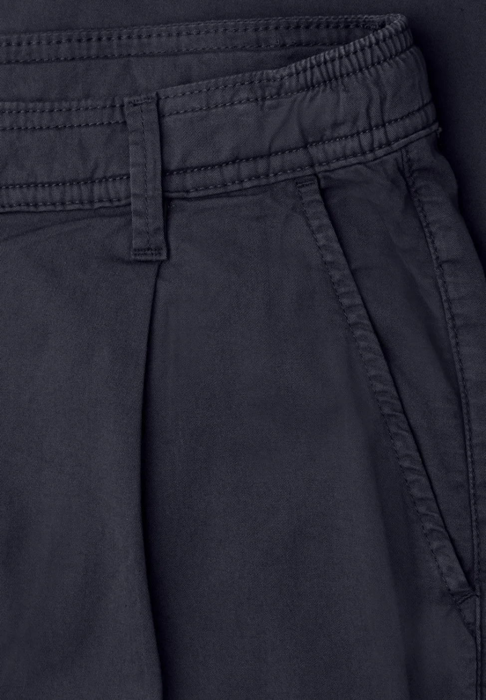 Straight Leg Chino in leichter Qualität