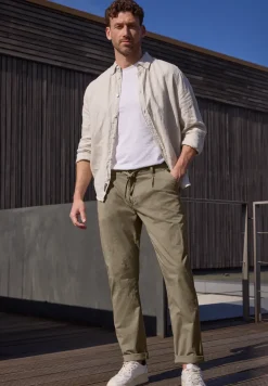 Straight Leg Chino in leichter Qualität