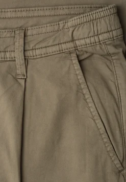 Straight Leg Chino in leichter Qualität