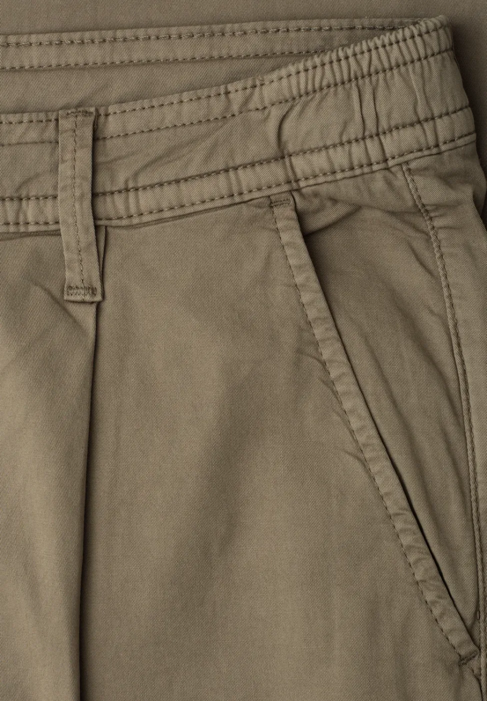 Straight Leg Chino in leichter Qualität