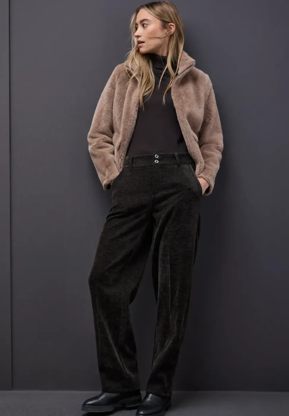 Straight Leg Cordhose
