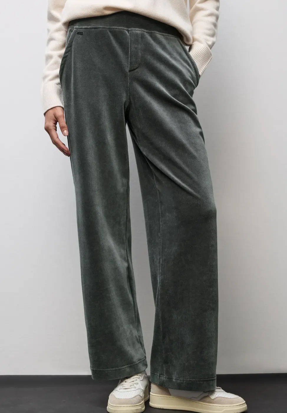 Straight Leg Cordhose