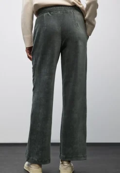 Straight Leg Cordhose
