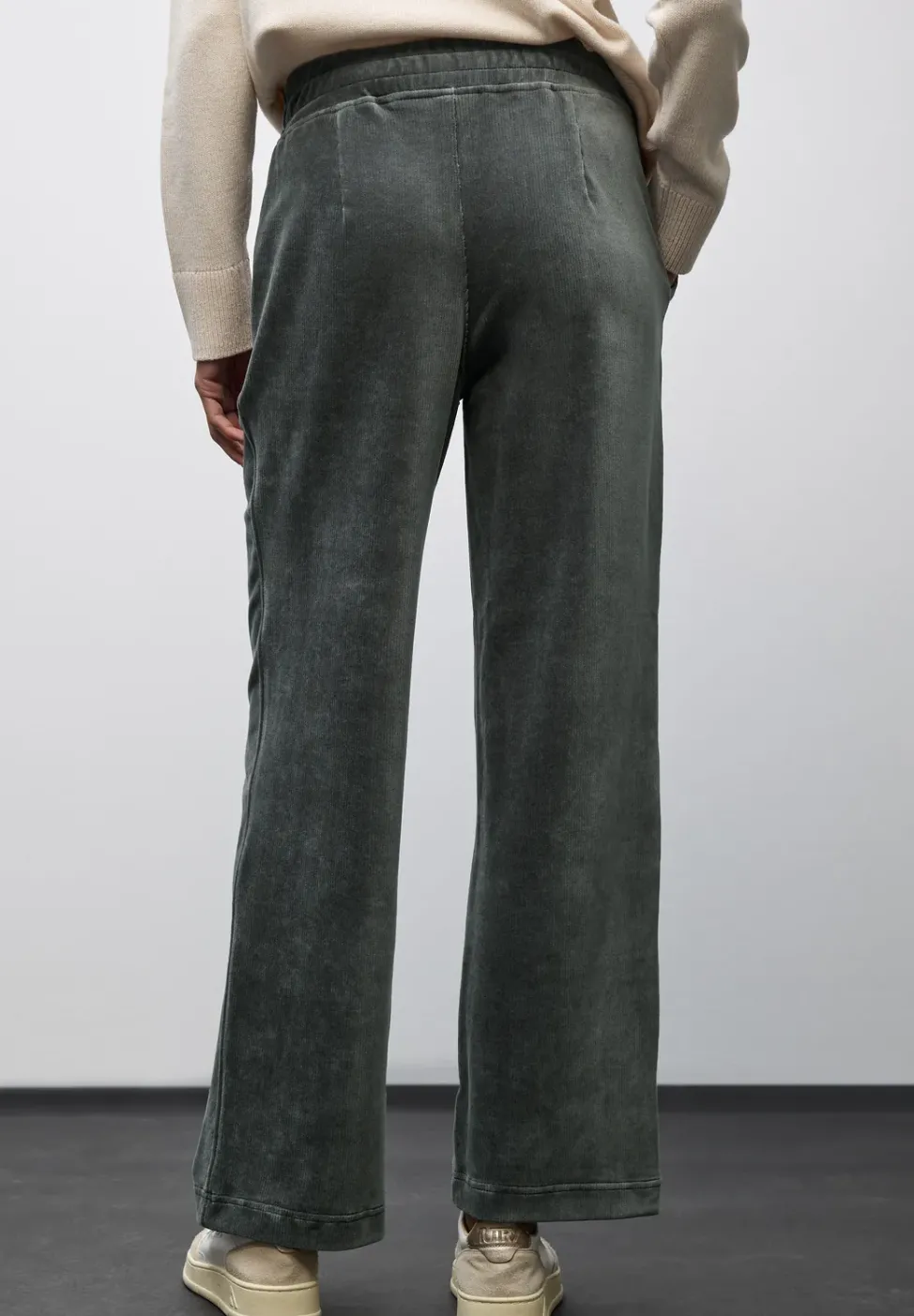 Straight Leg Cordhose