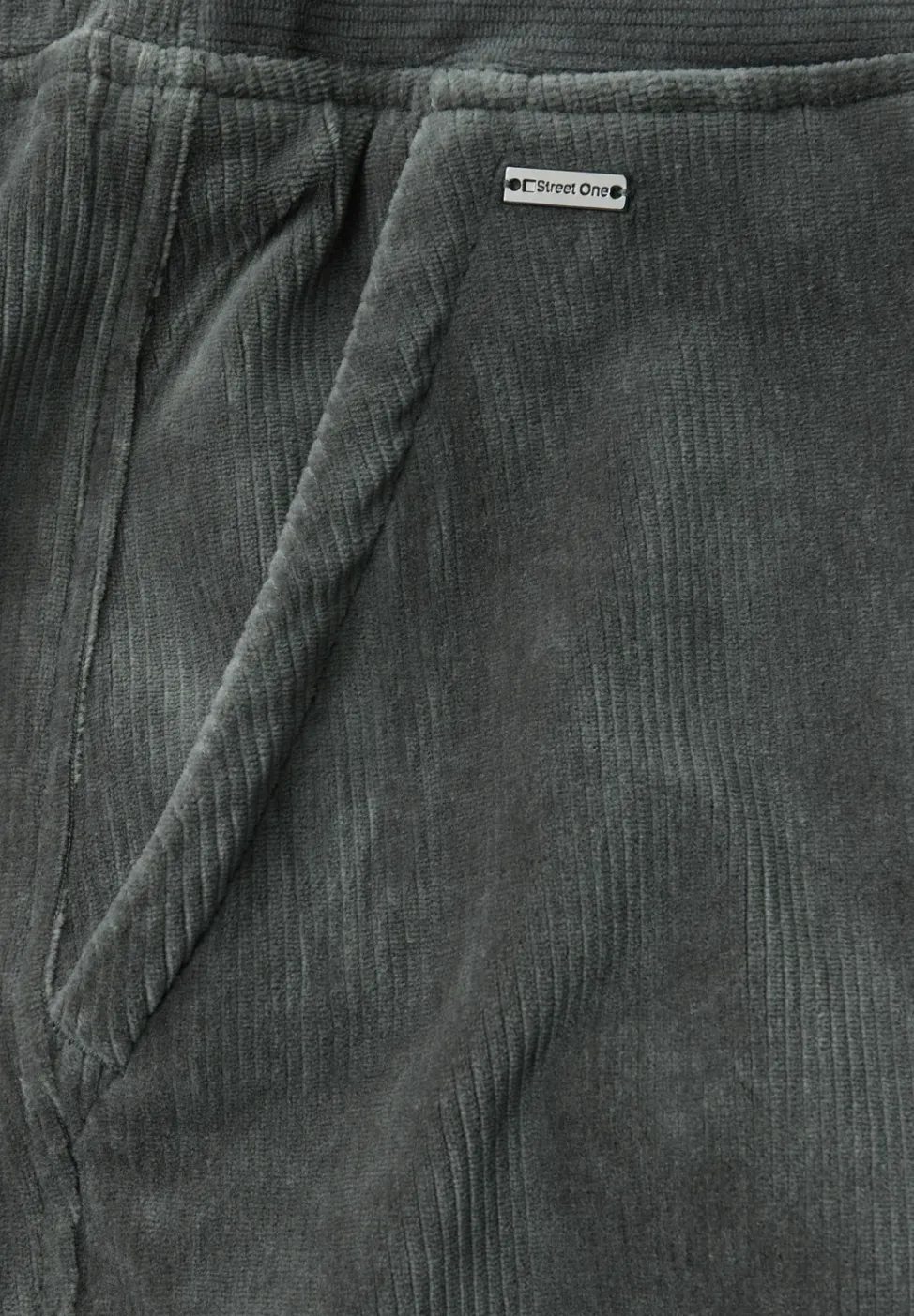 Straight Leg Cordhose