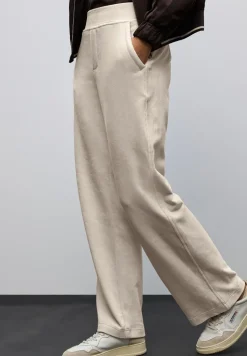 Straight Leg Cordhose