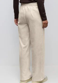 Straight Leg Cordhose