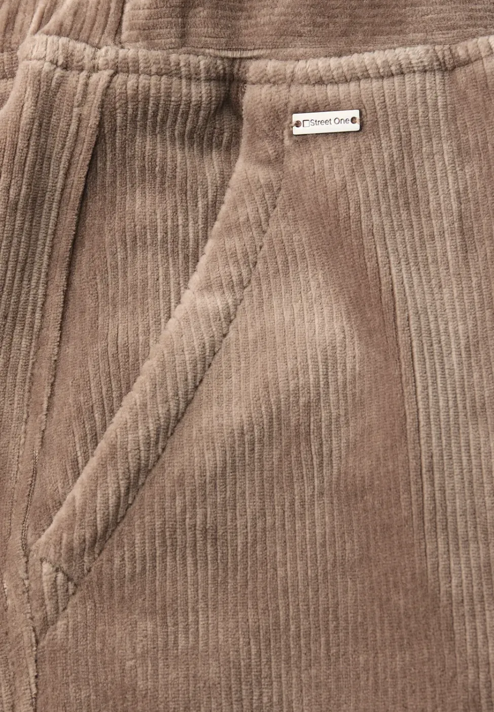 Straight Leg Cordhose