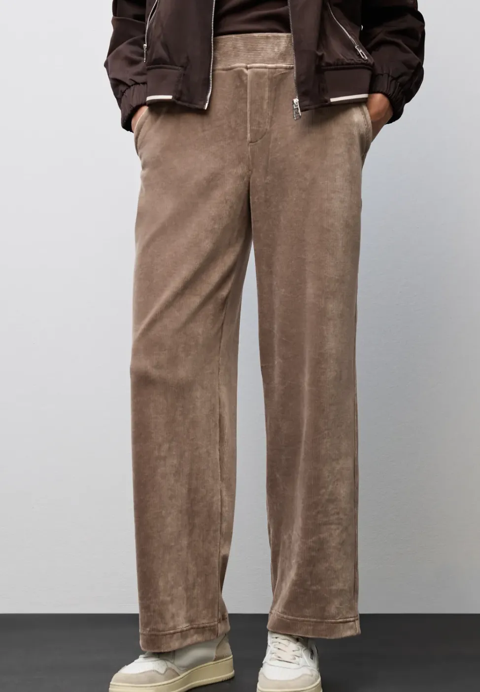 Straight Leg Cordhose