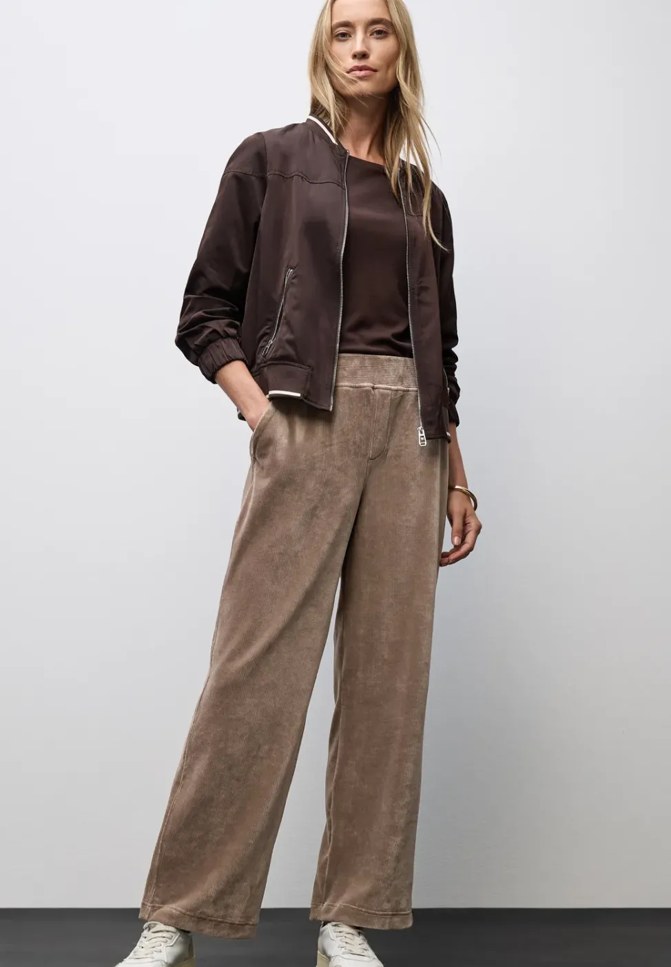 Straight Leg Cordhose