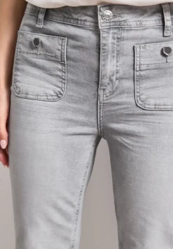 Straight Leg Jeans mit aufgesetzten Taschen