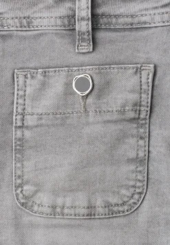 Straight Leg Jeans mit aufgesetzten Taschen