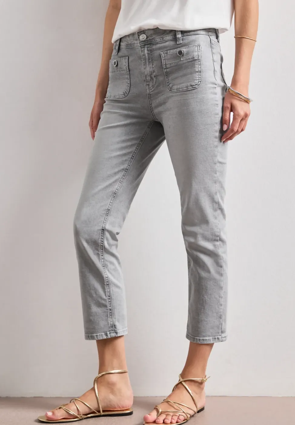 Straight Leg Jeans mit aufgesetzten Taschen