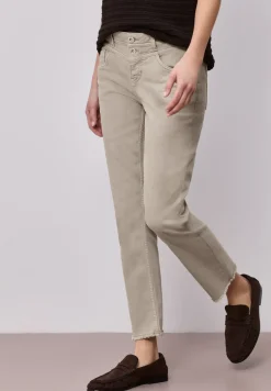 Straight Leg Jeans mit fransigem Saum